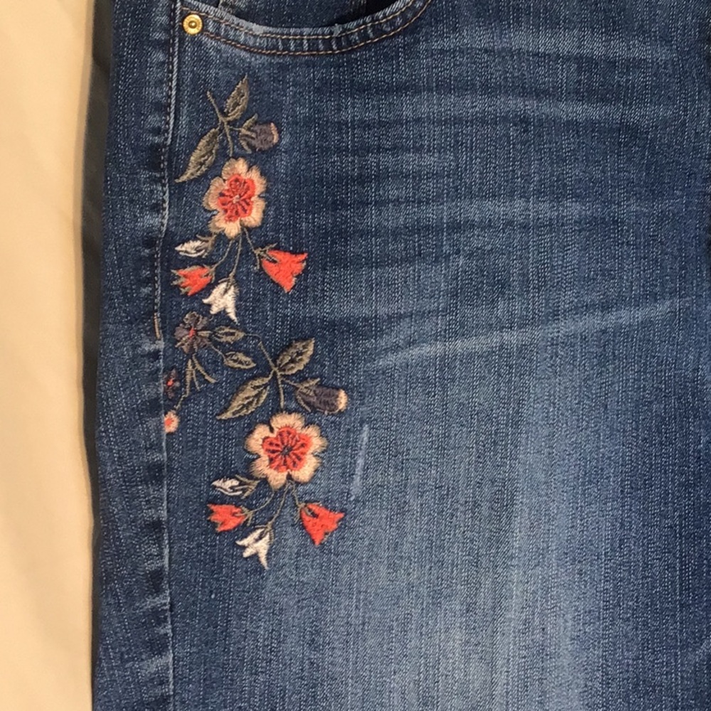 Vintage America Blue Floral Embroidered Jean Shorts - Picture 2 of 11